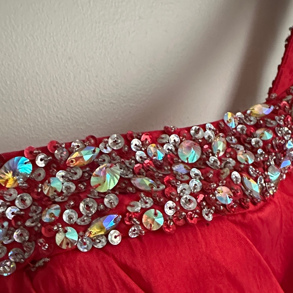 Elegant One-Shoulder Red Prom Dress with Sparkling Multicolor Beaded Strap - Picture 9 of 14